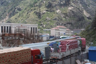 रसुवागढी नाकाबाट व्यापार सहज नहुँदा कन्टेनर व्यवसायी मारमा
